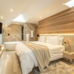 Desain interior kamar yang tenang dan modern