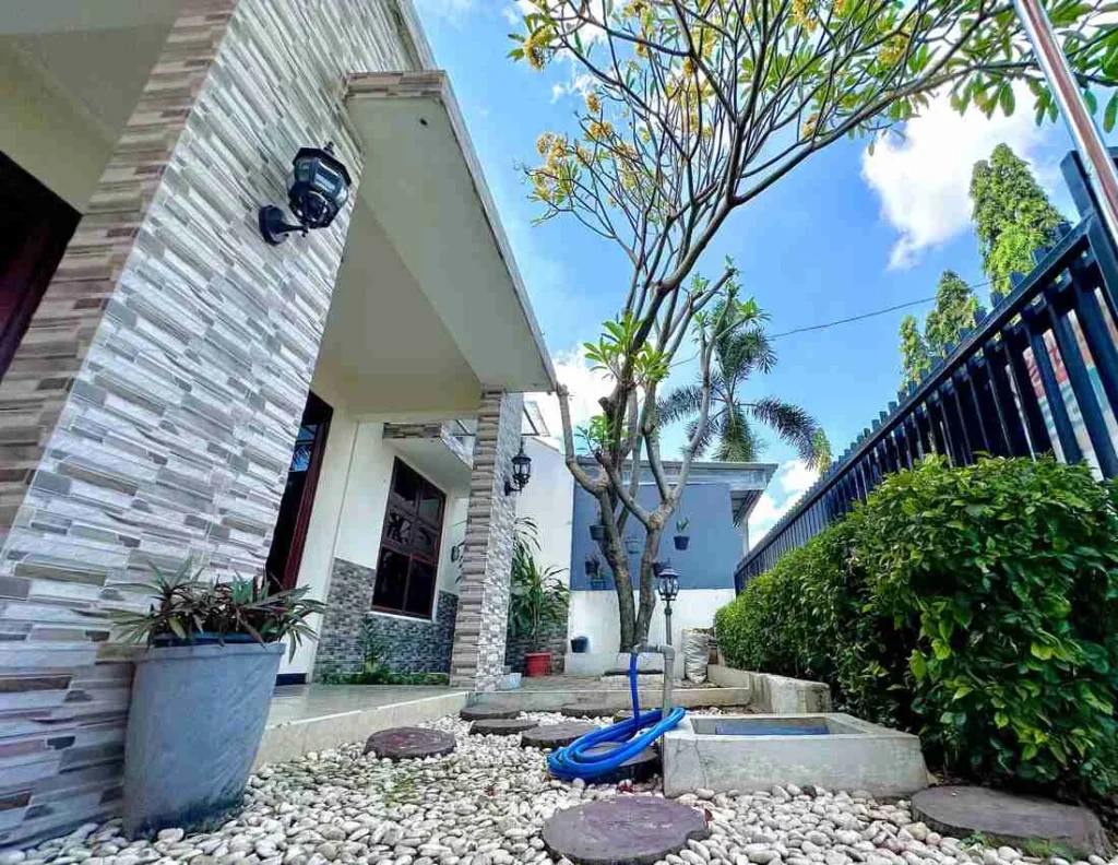 Facade cozy rayan regency 3br House in west surabaya